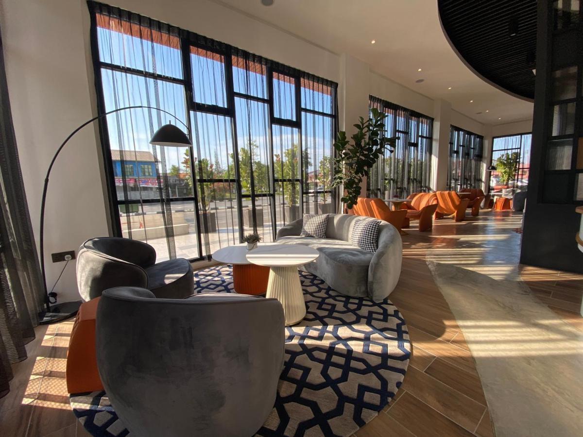 Otel Hotel Suite Сибу Екстериор снимка