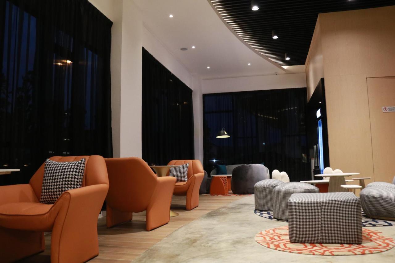 Otel Hotel Suite Сибу Екстериор снимка